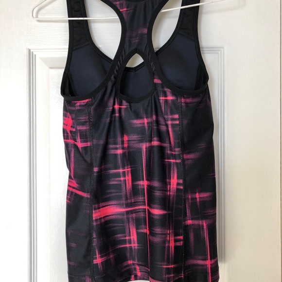 Nike Dri-Fit women’s exercise tank w/built in bra - Picture 3 of 3